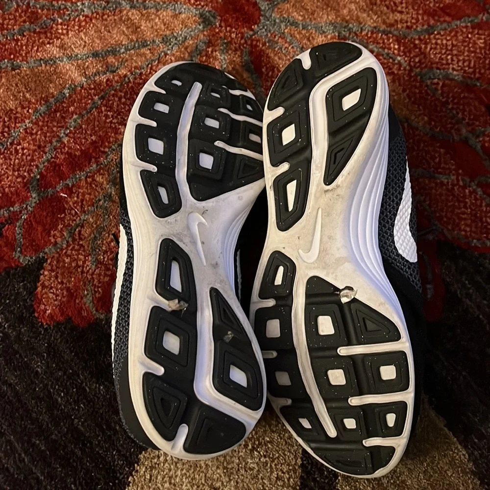 Women’s Nike Running Sneaker - Picture 4 of 5